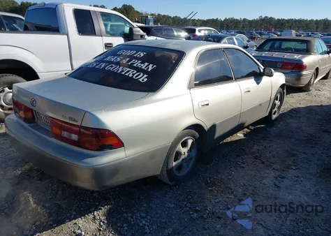 1998 Lexus Es 300 from USA, damaged, VIN JT8BF28GXW5030623